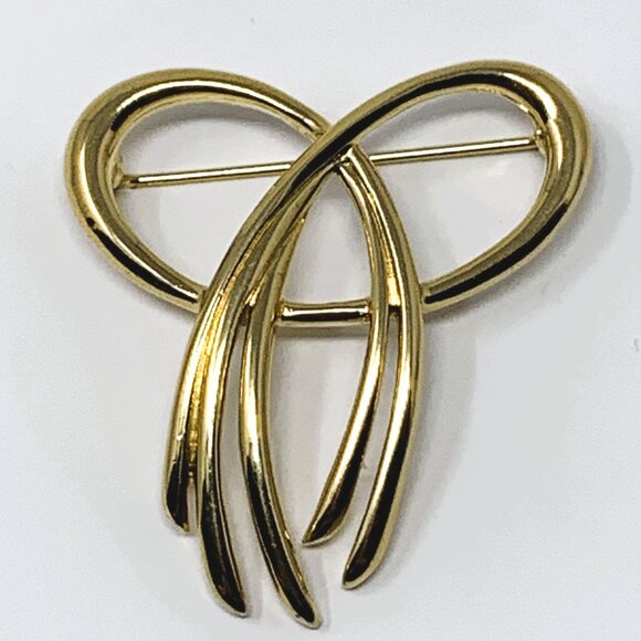 Crown Trifari Gold Tone Bow Brooch - Picture 1 of 5